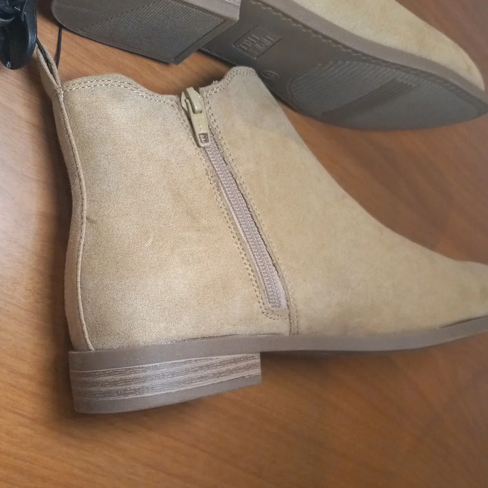 Women's Core Chelsea Boot gore easy on/off low heel Slip-resistant size 6.5